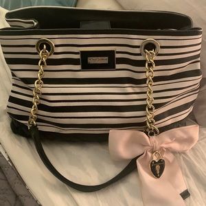 Betsey Johnson Bag so stinkin cute!